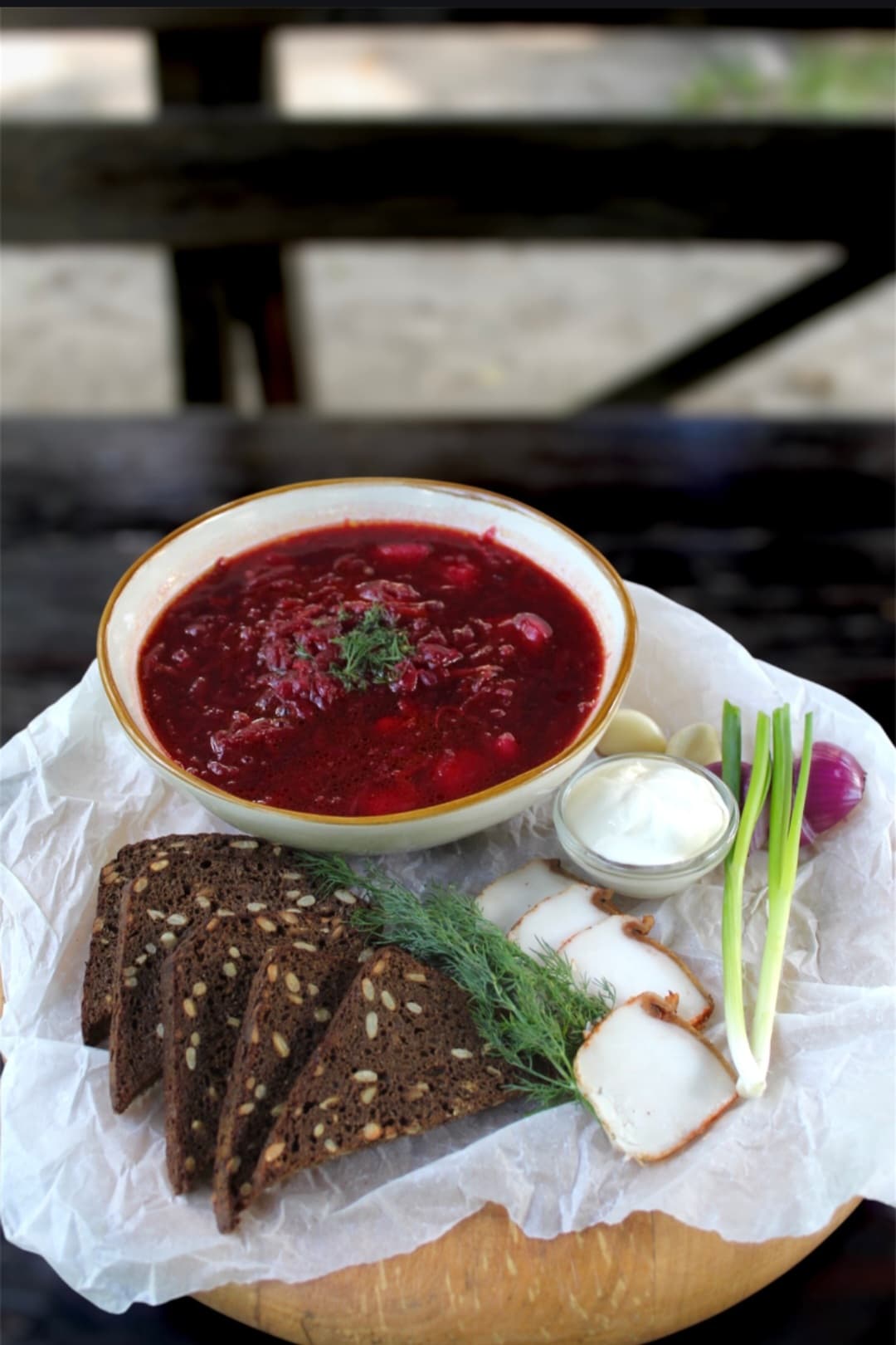 Борщ червоний зі сметаною