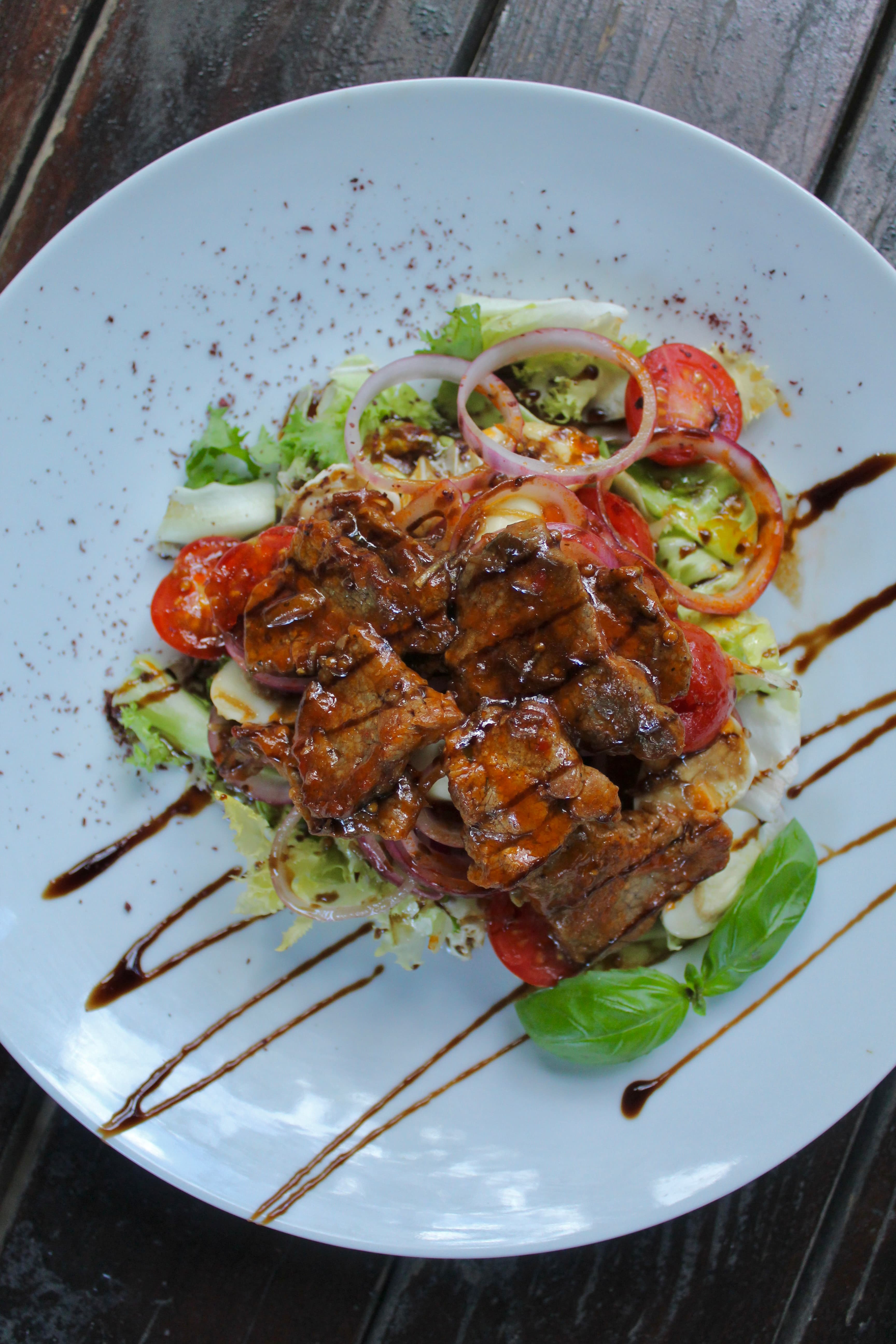 Салат теплий з телятиною